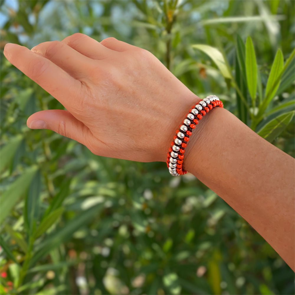 Armbänder - Ethno - Lederarmband mit orangefarbenen Rocaille Glasperlen – Für Damen und Herren - Braun - A921 - orange - 18 - Braun - Beau Soleil Jewelry