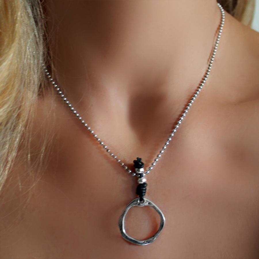 Ketten - Kurze Halskette Collier Kugelkette mit Ring Anhänger - Braun - K223 - Beau Soleil Jewelry