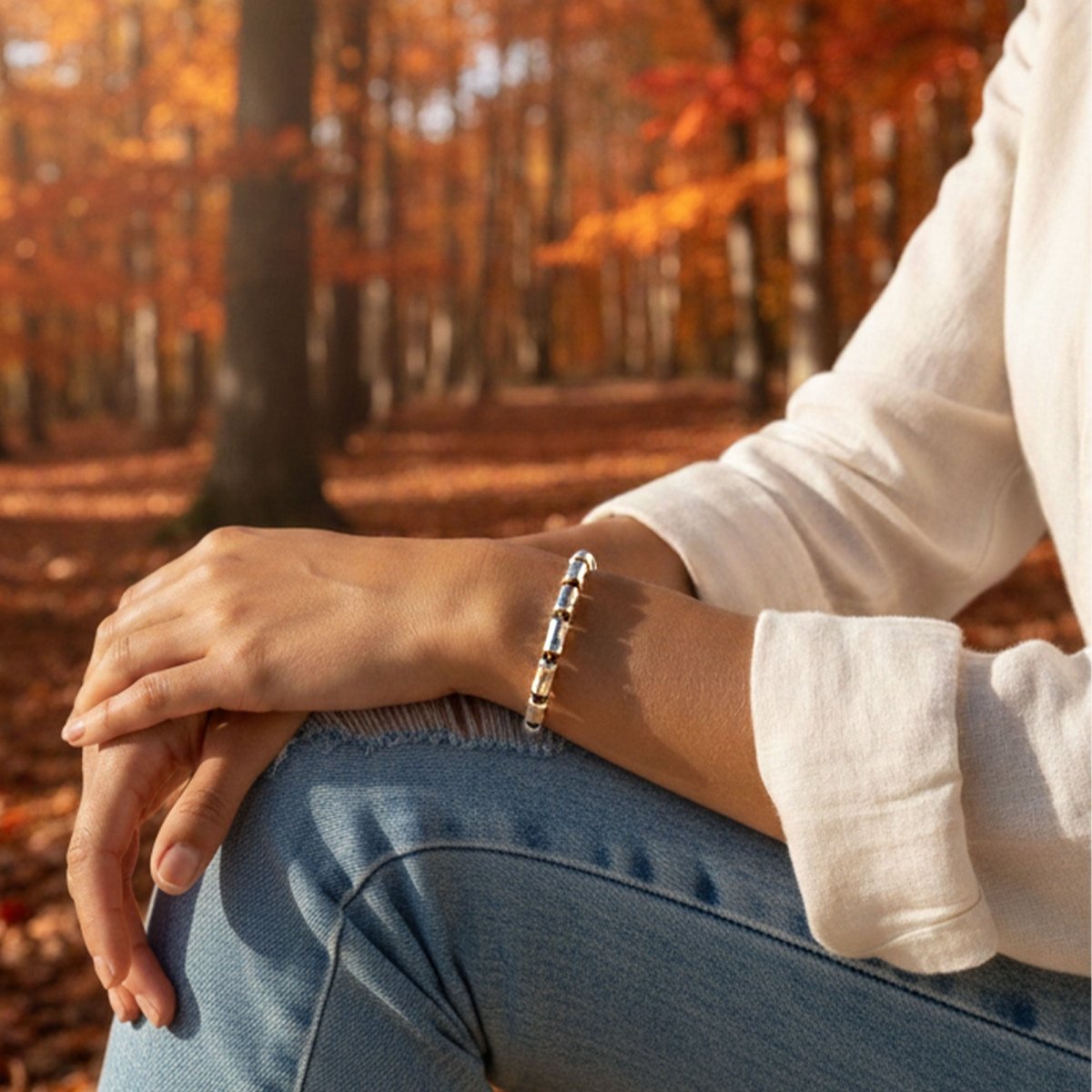 Armbänder - Boho Bambus Stretcharmband für Damen – Silberne Elemente & Braune Perlen - 17 - a912-17 - Beau Soleil Jewelry