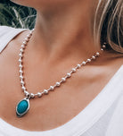 Ketten - Halskette mit ovalem Anhänger und türkisfarbigem Jadestein - K304 - Beau Soleil Jewelry