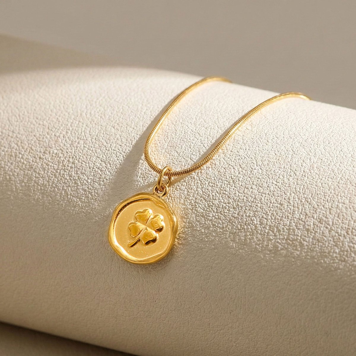 Ketten - Kette mit Symbol - Anhänger - Gold -  - Beau Soleil Jewelry