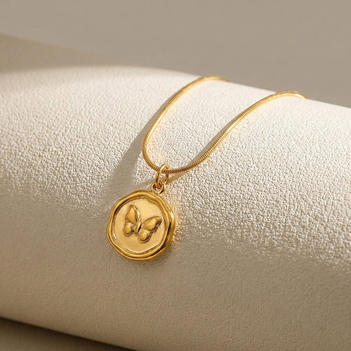 Ketten - Kette mit Symbol - Anhänger - Gold - kn-100-schmetterling-gold - Beau Soleil Jewelry