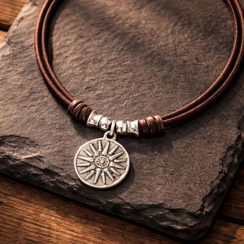 Ketten - Leder Halskette mit Anhänger Münze K1555 - Braun - k1555-braun-42 - Beau Soleil Jewelry