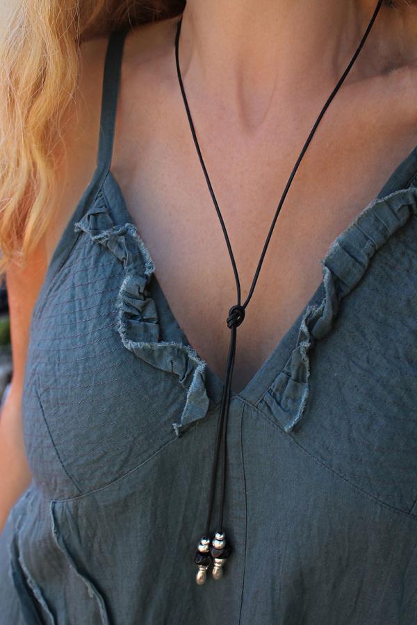 Ketten - Damen Lederkette mit Anhänger Lassokette Fransenkette Halskette 215K - Braun - 215K - Beau Soleil Jewelry