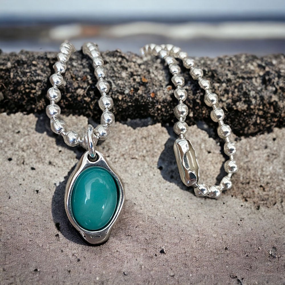 Necklace with oval pendant and turquoise jade stone – Beau Soleil