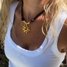 Ketten - Lederhalskette mit Anhänger Sonne längenverstellbar K296 - Braun - K296-braun - Beau Soleil Jewelry